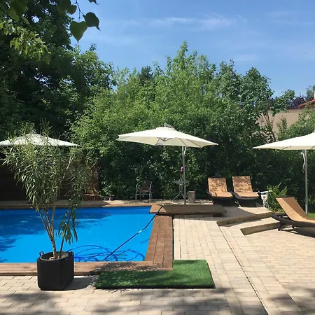 Pensionat Silver Garden 3*